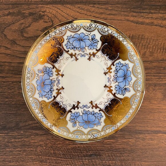 Ornate Gold Blue and White Teapot with 6 Matching Tea Plates - Picture 6 of 16
